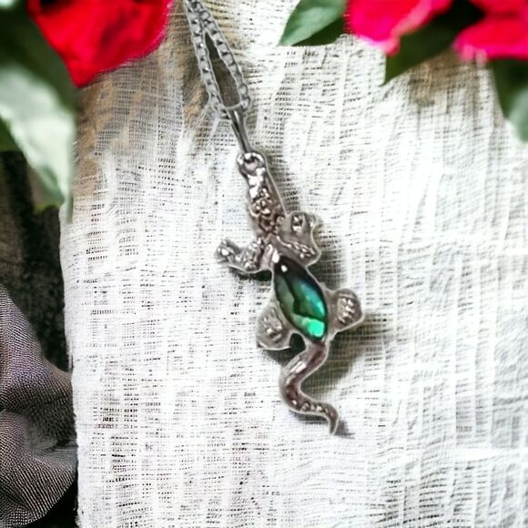 Vtg Abalone Gecko Pendant Necklace Lizard Reptile Silver Tone Shell 18" Chain - Picture 1 of 16